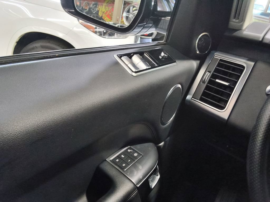 Used 2019 Land Rover Range Rover Sport SE image 20
