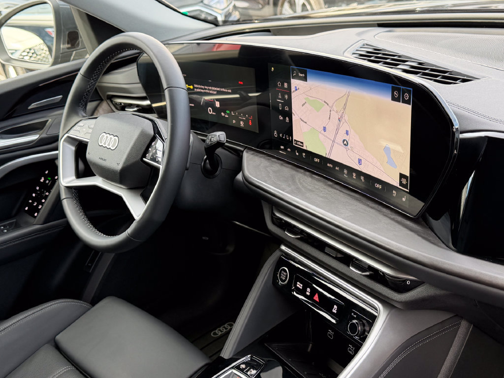 Certified 2025 Audi Q5 Premium Plus w/ Premium Plus AWD/4WD image 13