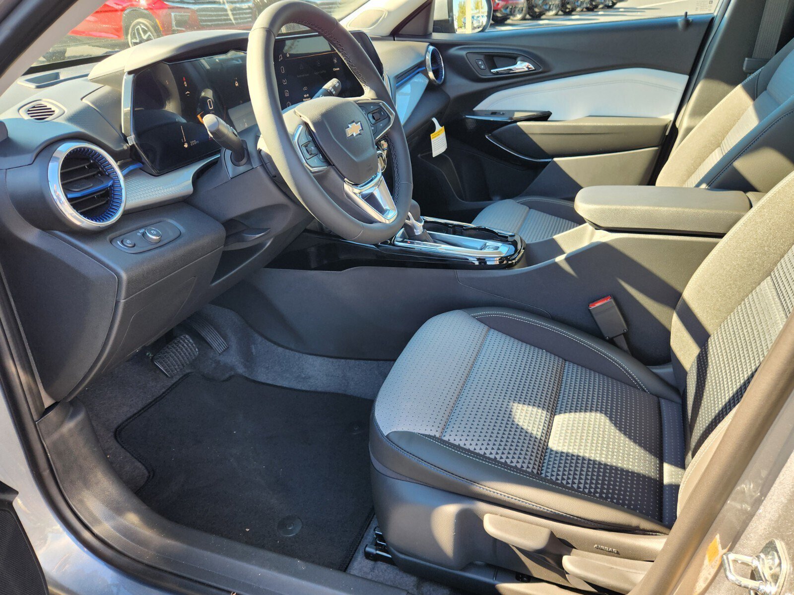 New 2026 Chevrolet Trax LT w/ Driver Confidence Package FWD image 5