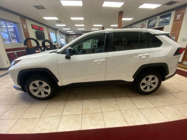 Used 2024 Toyota RAV4 LE AWD/4WD image 2
