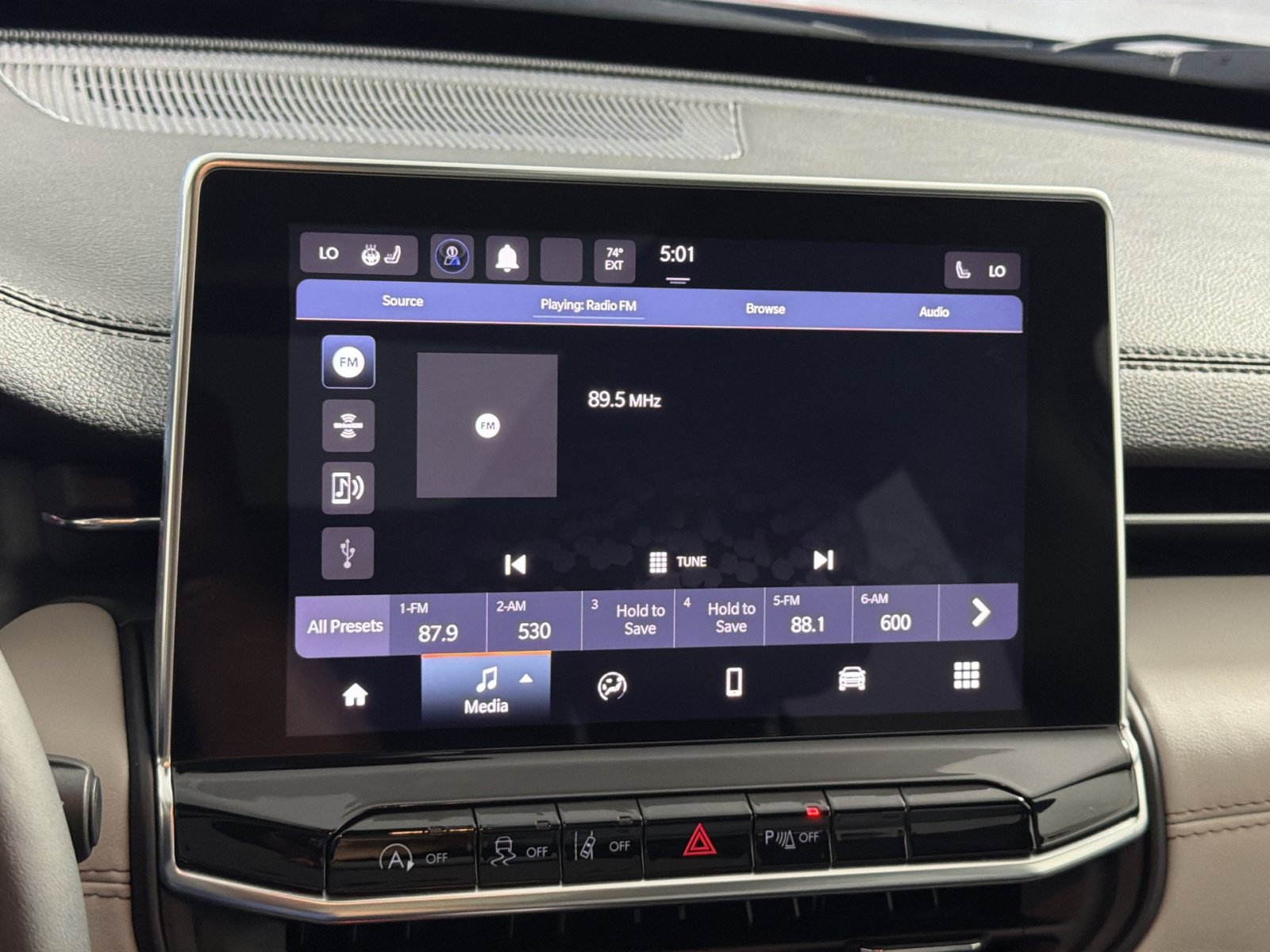 Used 2024 Jeep Compass Limited w/ Sun and Sound Group AWD/4WD image 17