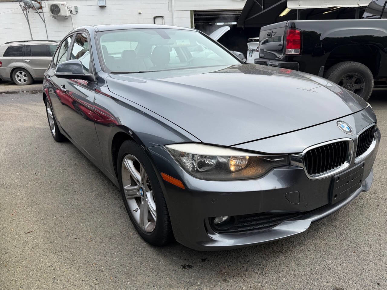 Used 2014 BMW 320i Sedan RWD image 4