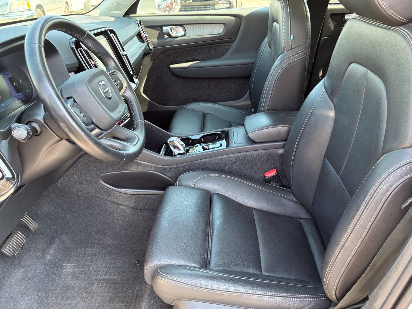 Used 2024 Volvo XC40 B5 Plus AWD/4WD image 13
