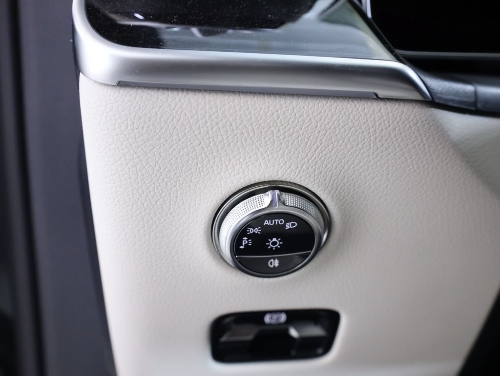 Used 2026 Mercedes-Benz GLC 300 4MATIC image 12