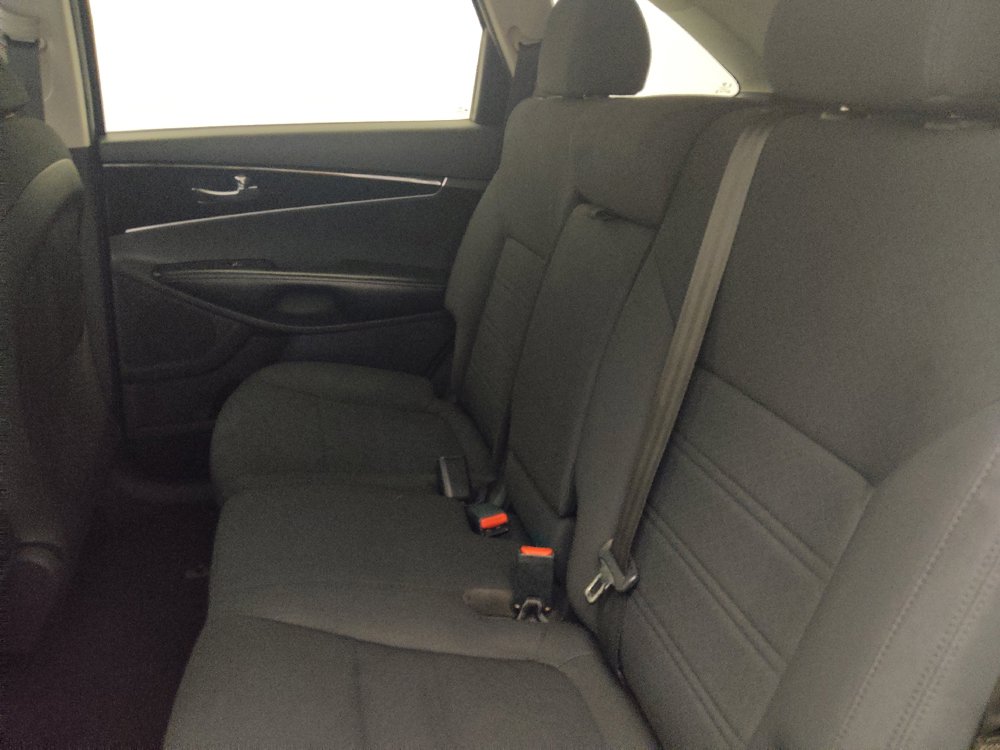 Used 2019 Kia Sorento L FWD image 18
