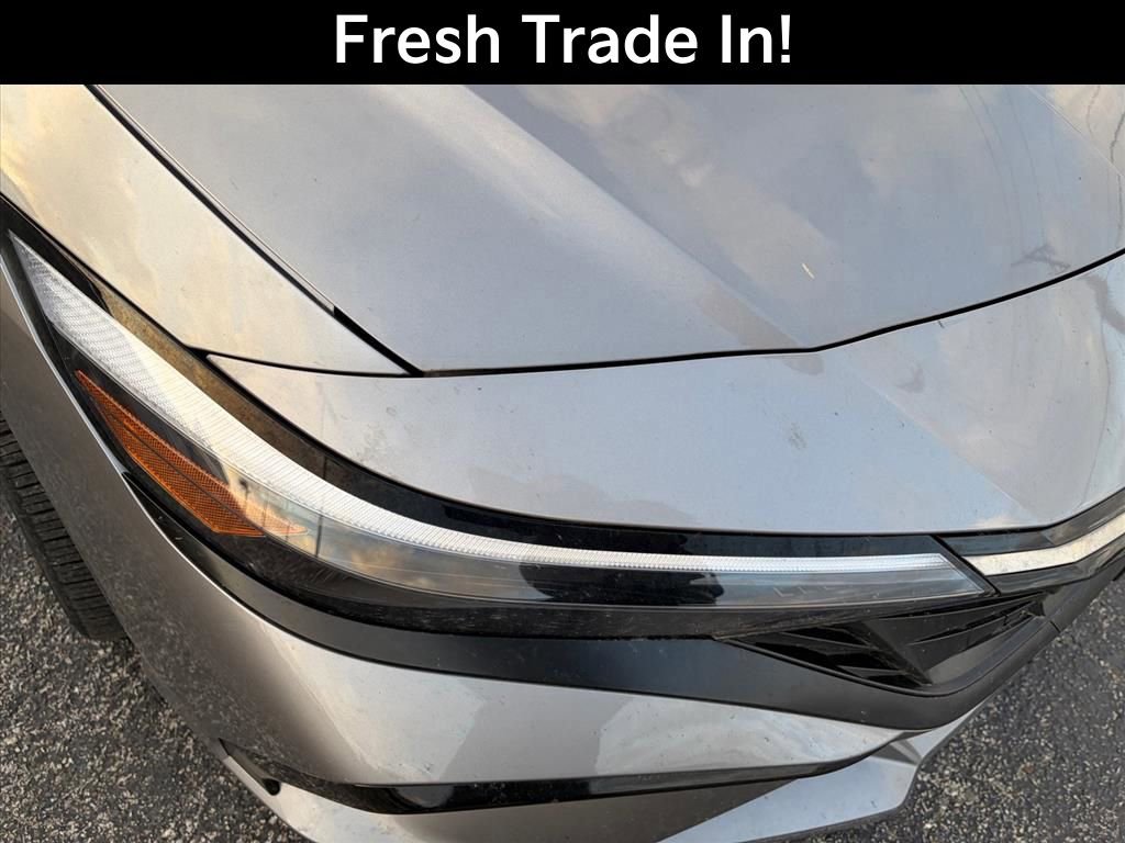 Used 2025 Hyundai Elantra Limited image 5