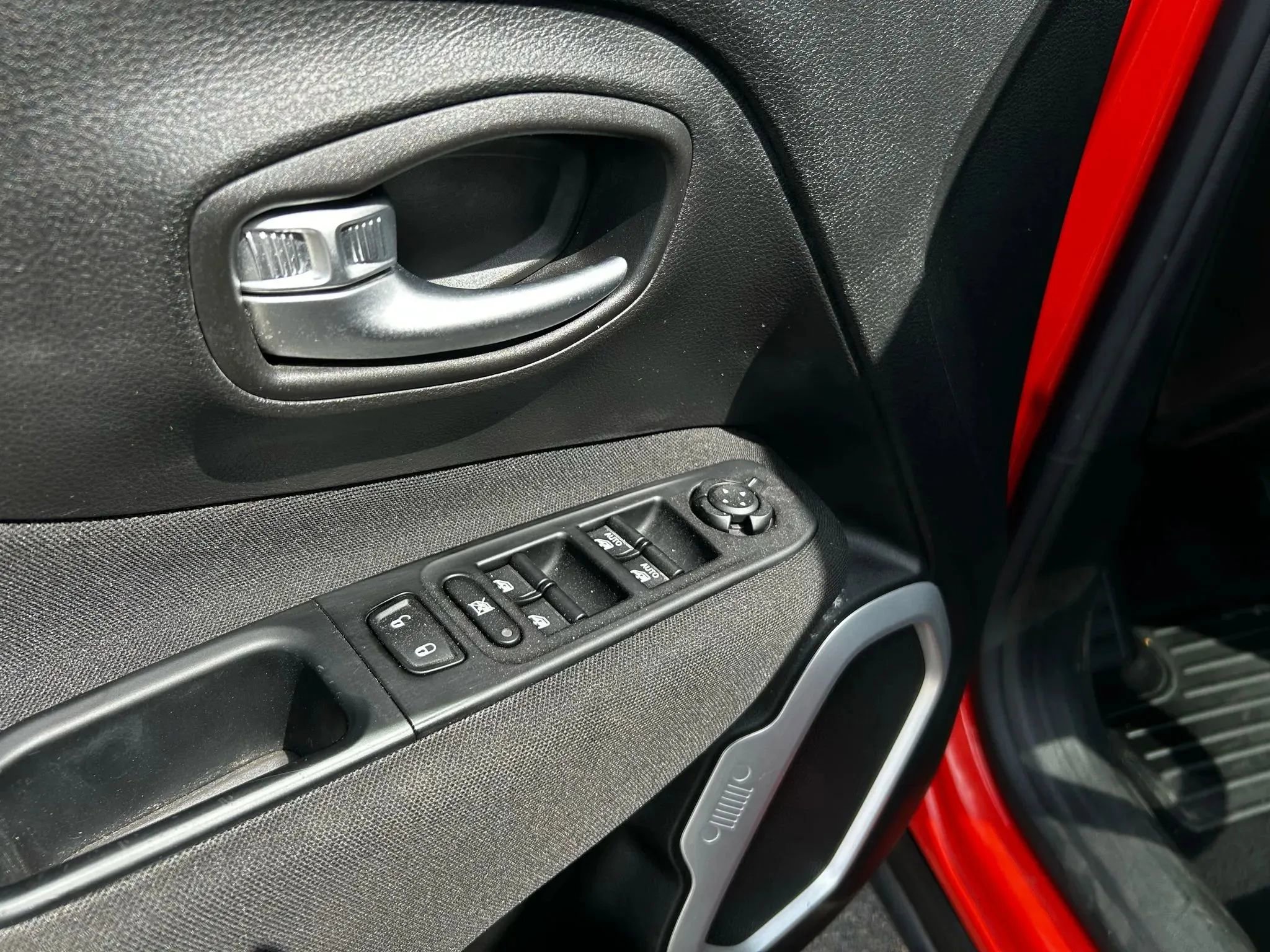 Used 2021 Jeep Renegade Latitude image 31