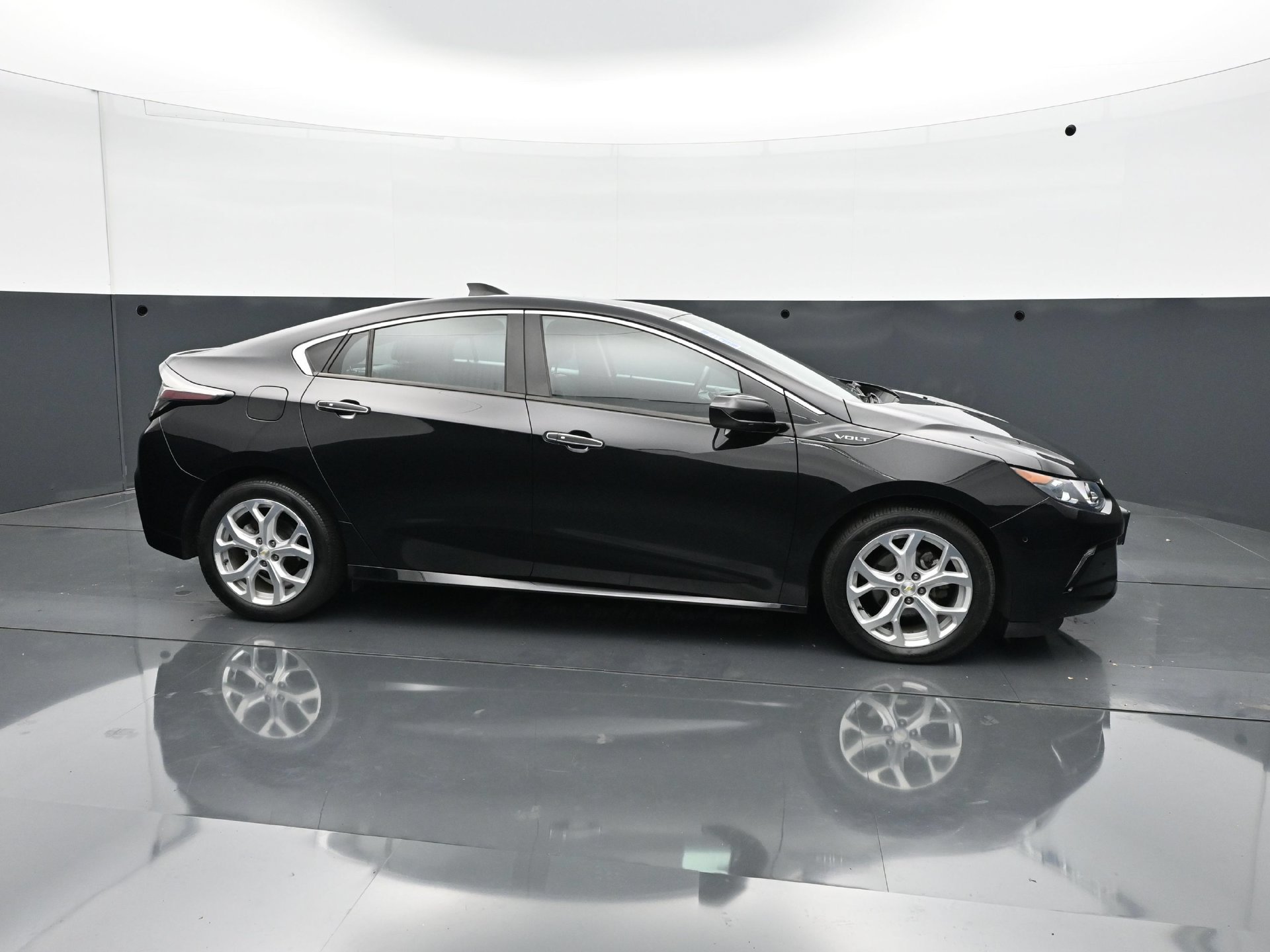 Used 2017 Chevrolet Volt Premier FWD image 8