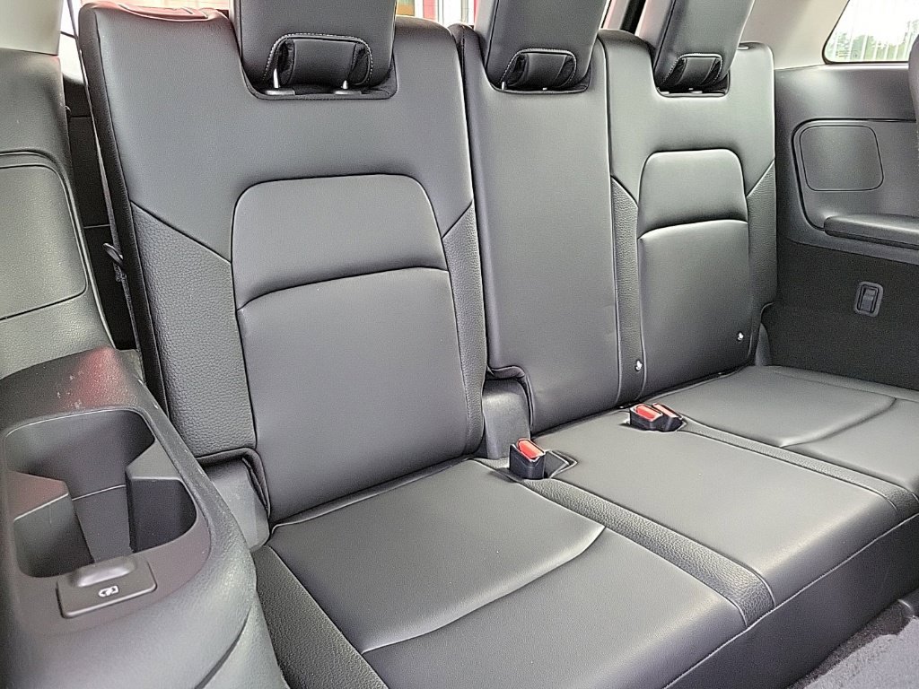 Used 2025 Nissan Pathfinder SL AWD/4WD image 16