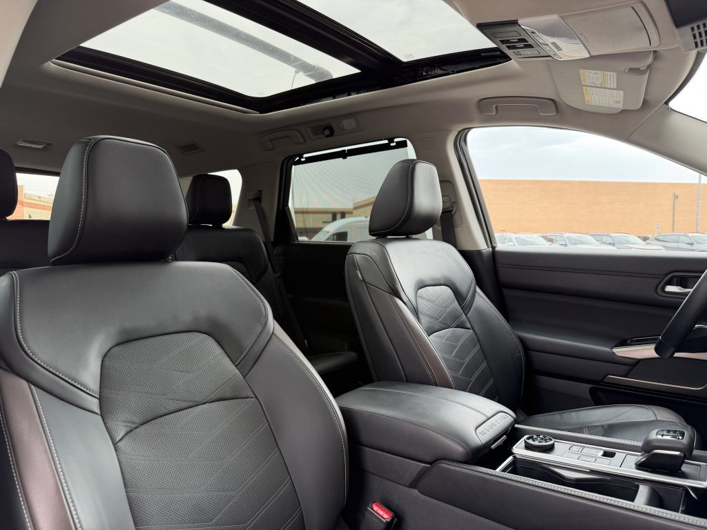 Used 2024 Nissan Pathfinder Platinum w/ Cargo Package image 41