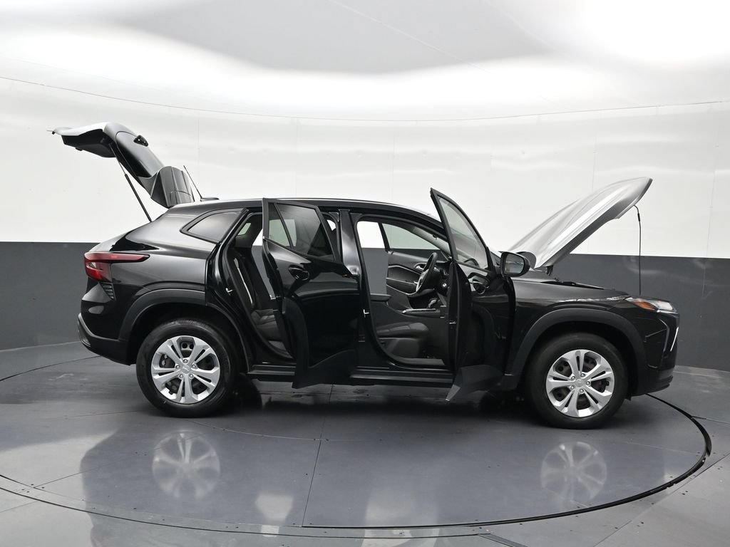 Used 2024 Chevrolet Trax LS FWD image 35