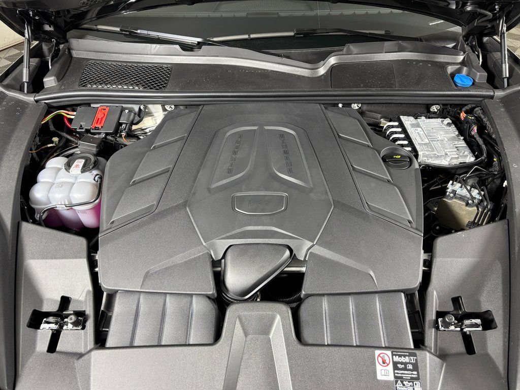 Certified 2026 Porsche Cayenne AWD/4WD image 42
