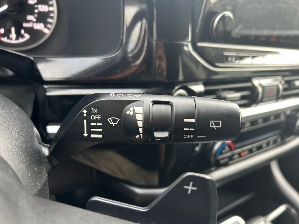 Used 2023 Nissan Pathfinder SL AWD/4WD image 29