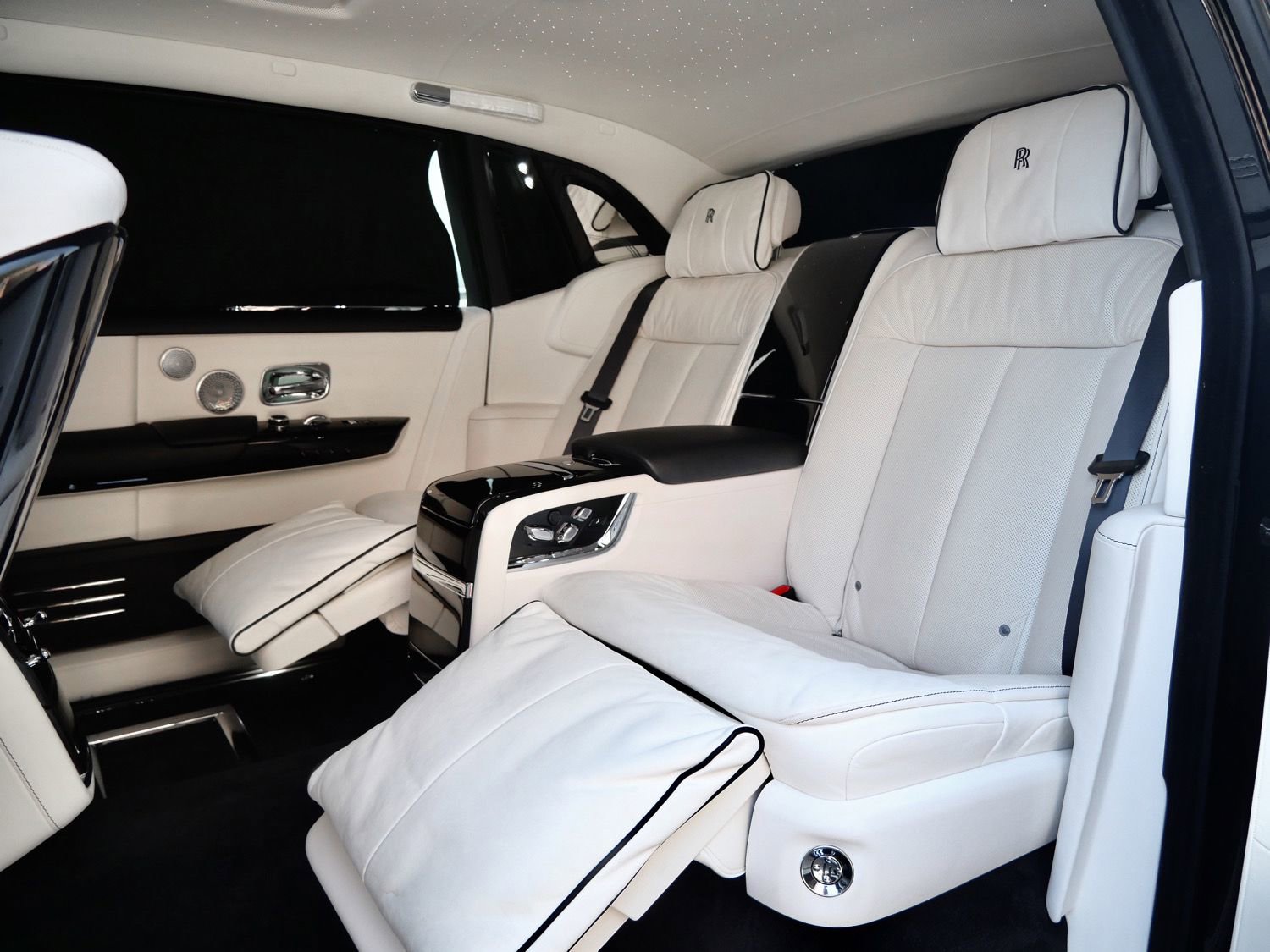 Certified 2022 Rolls-Royce Phantom Extended Wheelbase w/ The Phantom Package RWD image 8