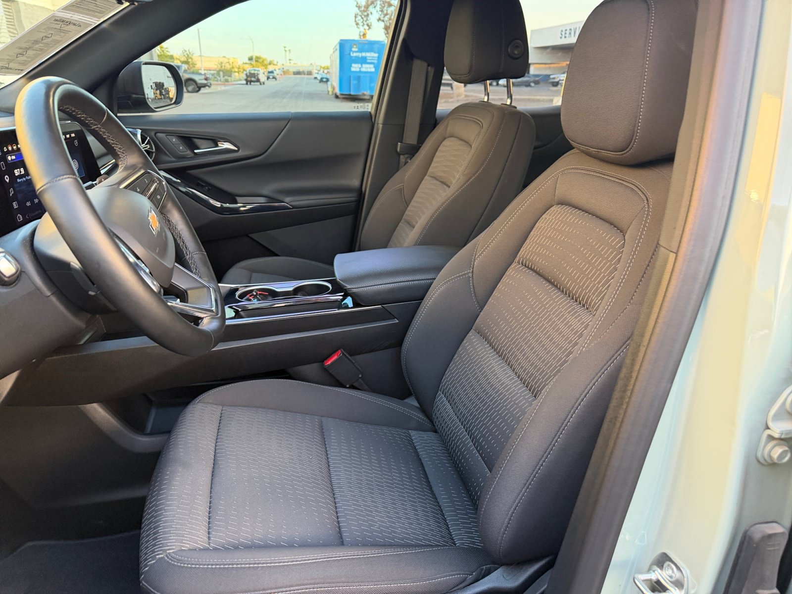 Used 2025 Chevrolet Equinox LT w/ Safety and Technology Package FWD image 15