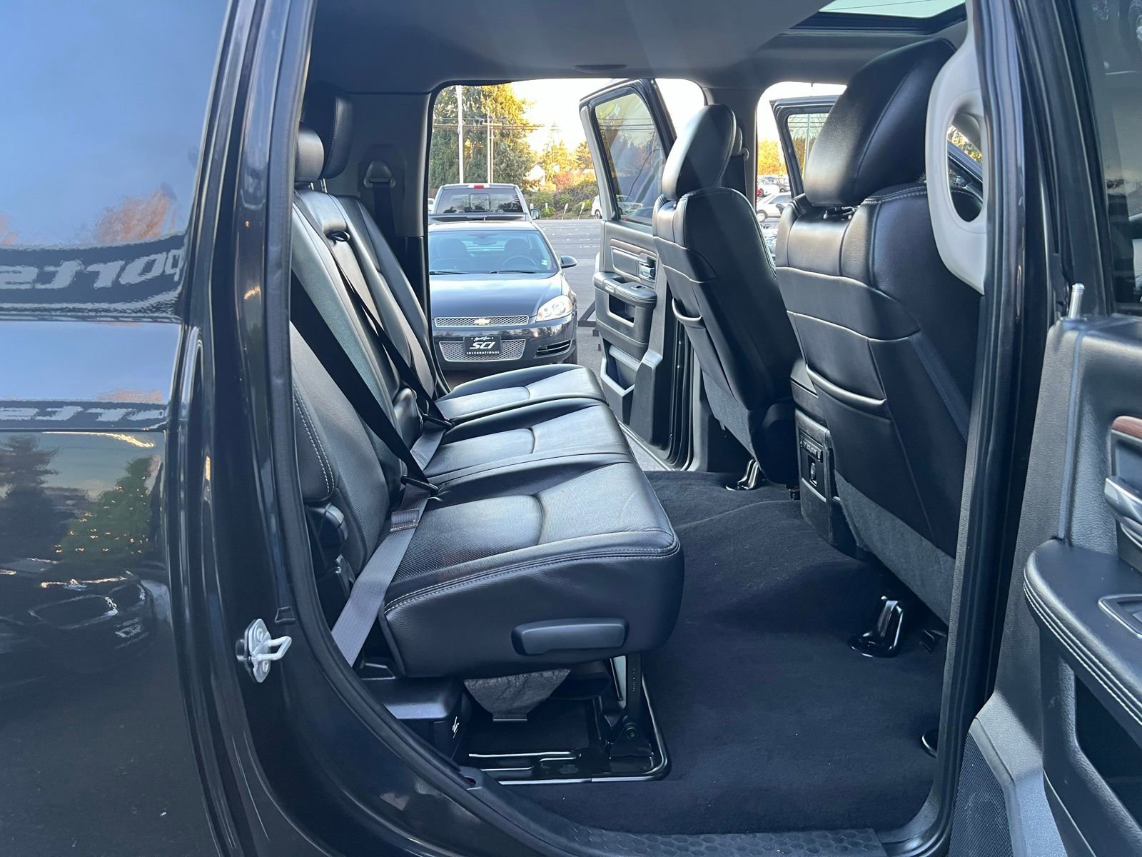 Used 2015 RAM 3500 Laramie w/ Black Appearance Group image 33