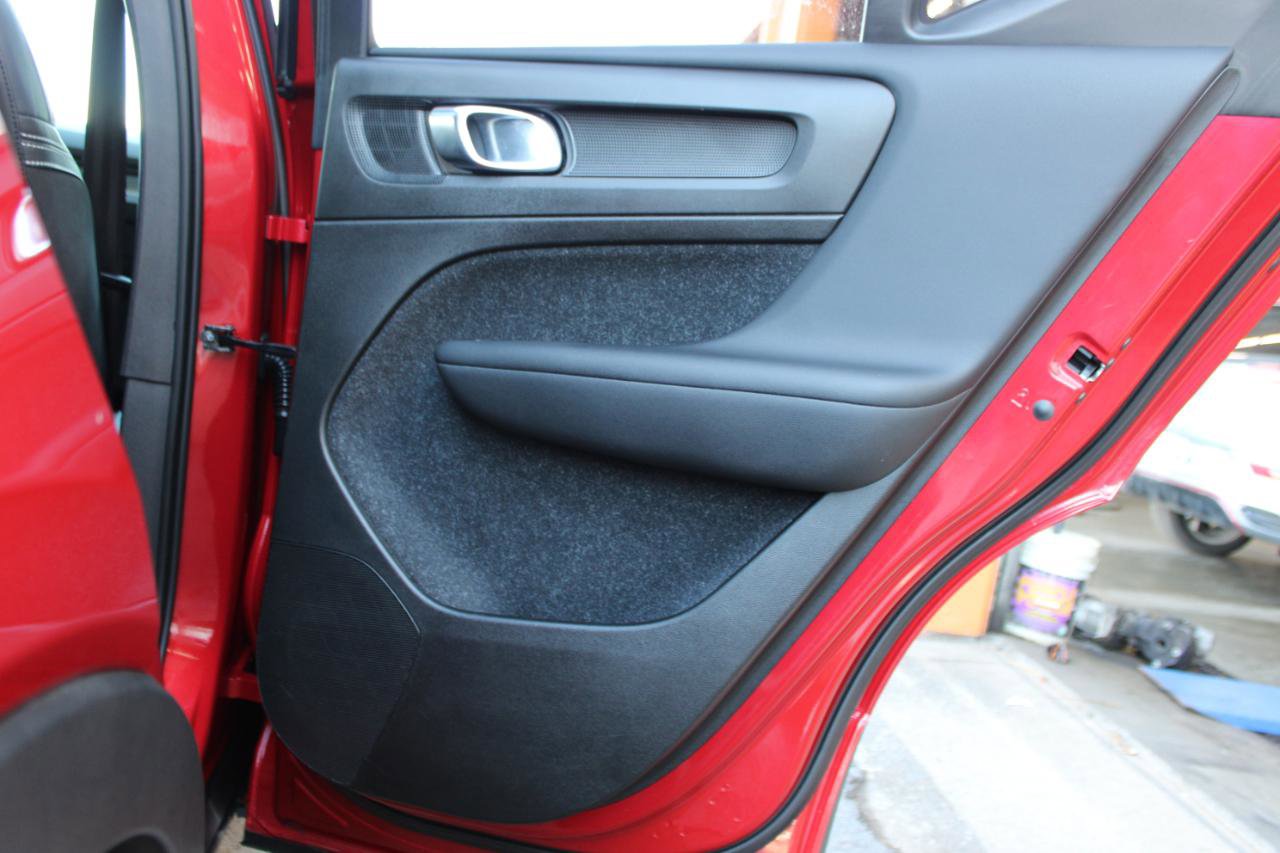 Used 2019 Volvo XC40 T5 R-Design image 43