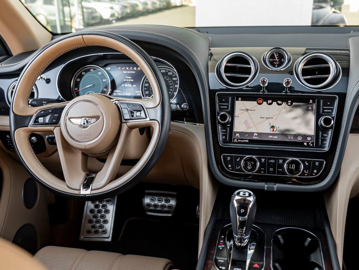 Used 2018 Bentley Bentayga image 22
