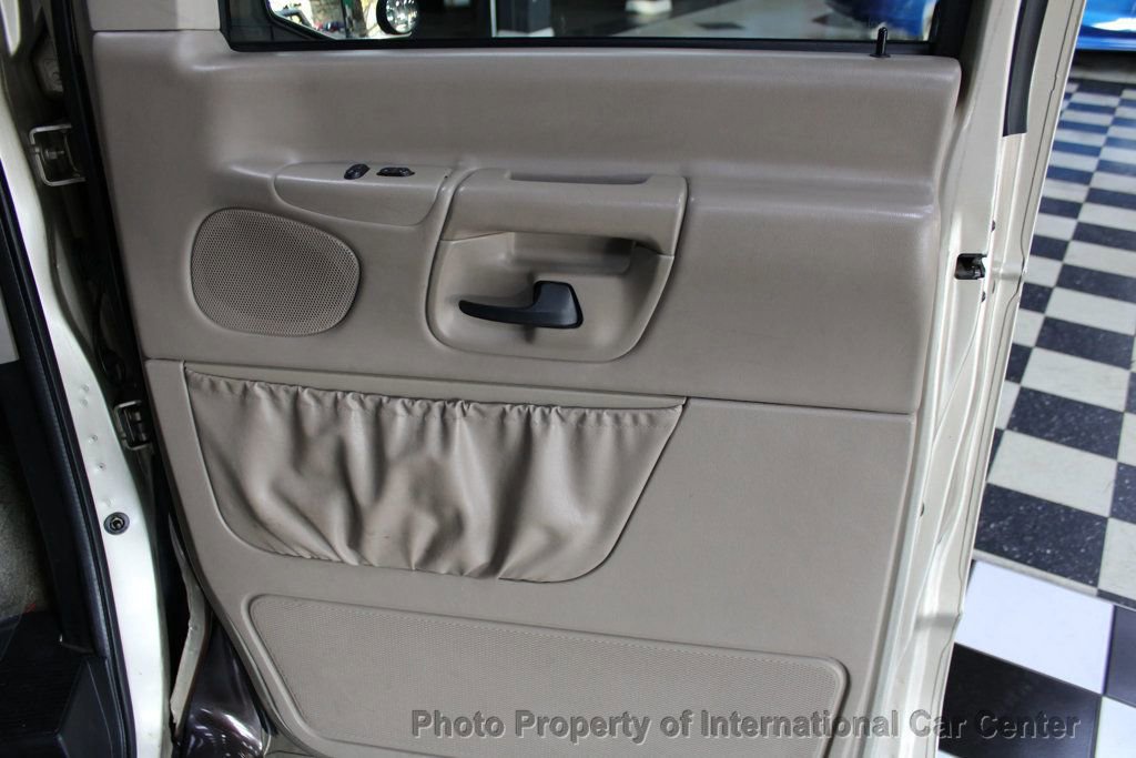 Used 2000 Ford E-150 and Econoline 150 image 23