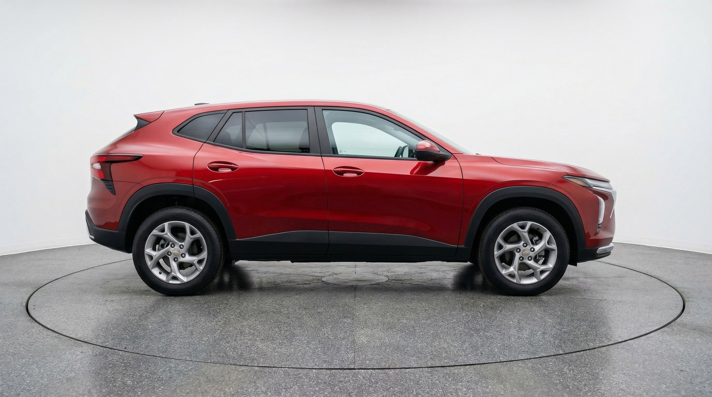 Used 2025 Chevrolet Trax LT FWD image 11