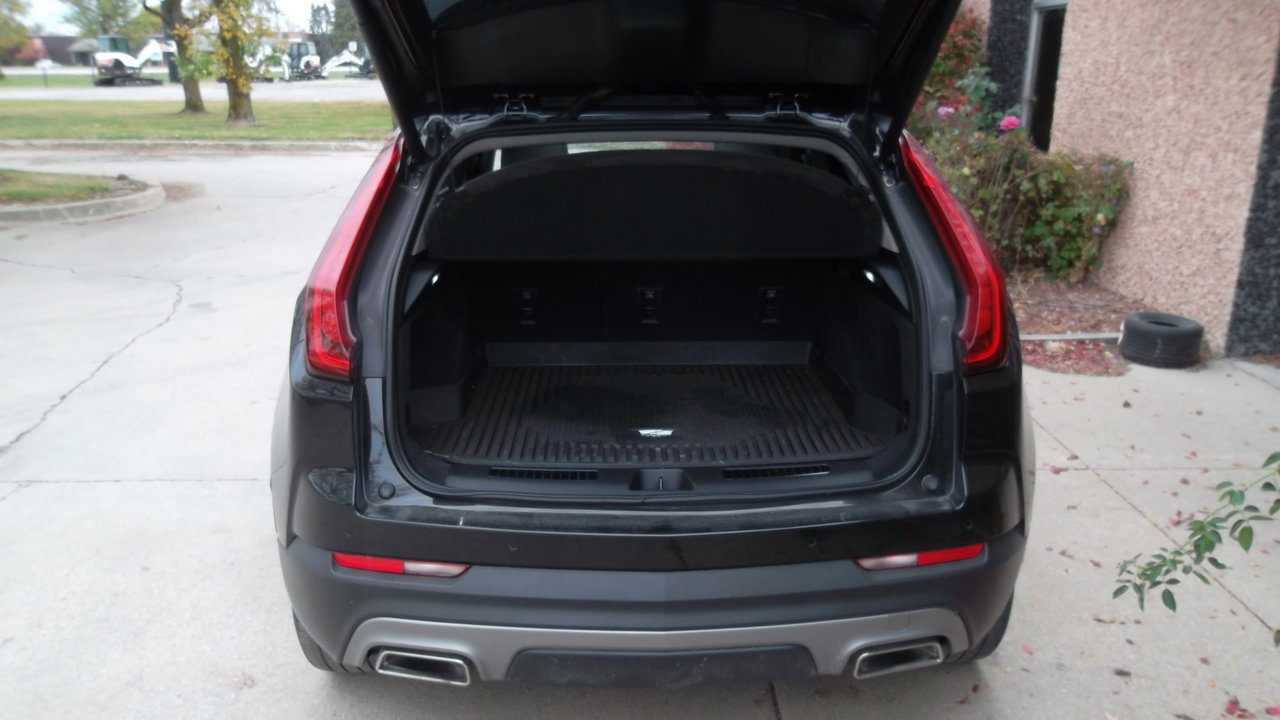 Used 2021 Cadillac XT4 Premium Luxury image 6