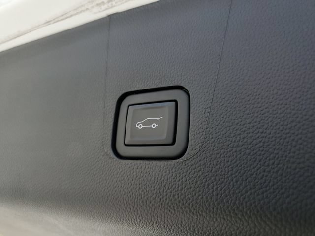 Used 2023 Chevrolet Traverse LT w/ LT Premium Package AWD/4WD image 8