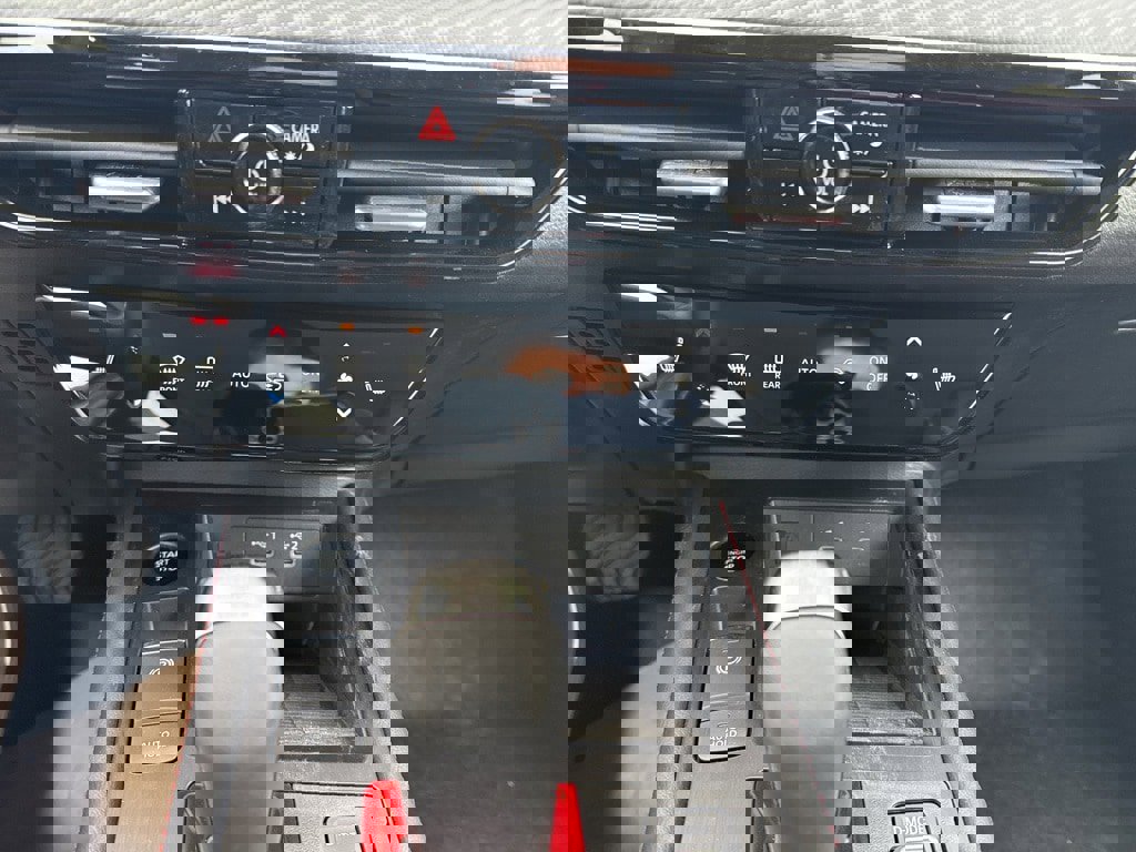 New 2026 Nissan Kicks SR image 14