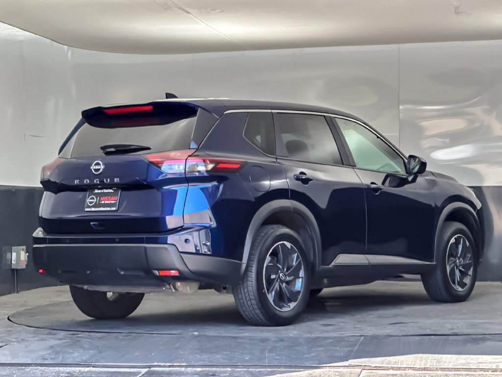 Used 2025 Nissan Rogue SV FWD image 3