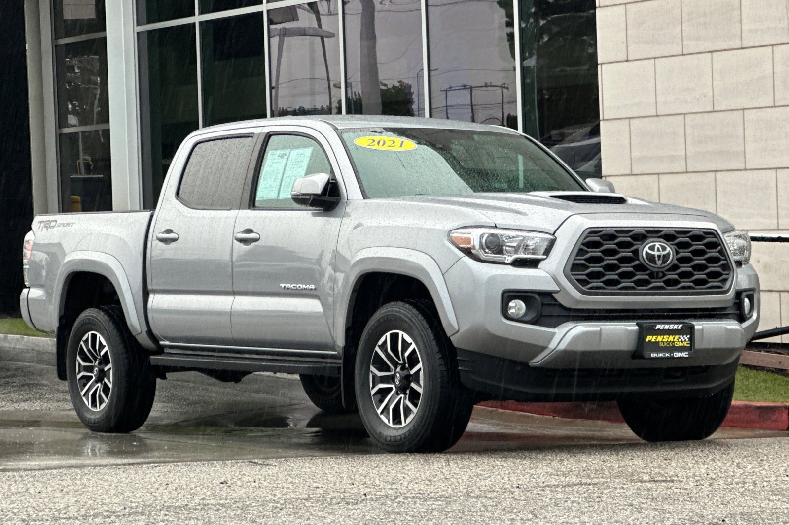 Used 2021 Toyota Tacoma TRD Sport w/ Technology Package image 2
