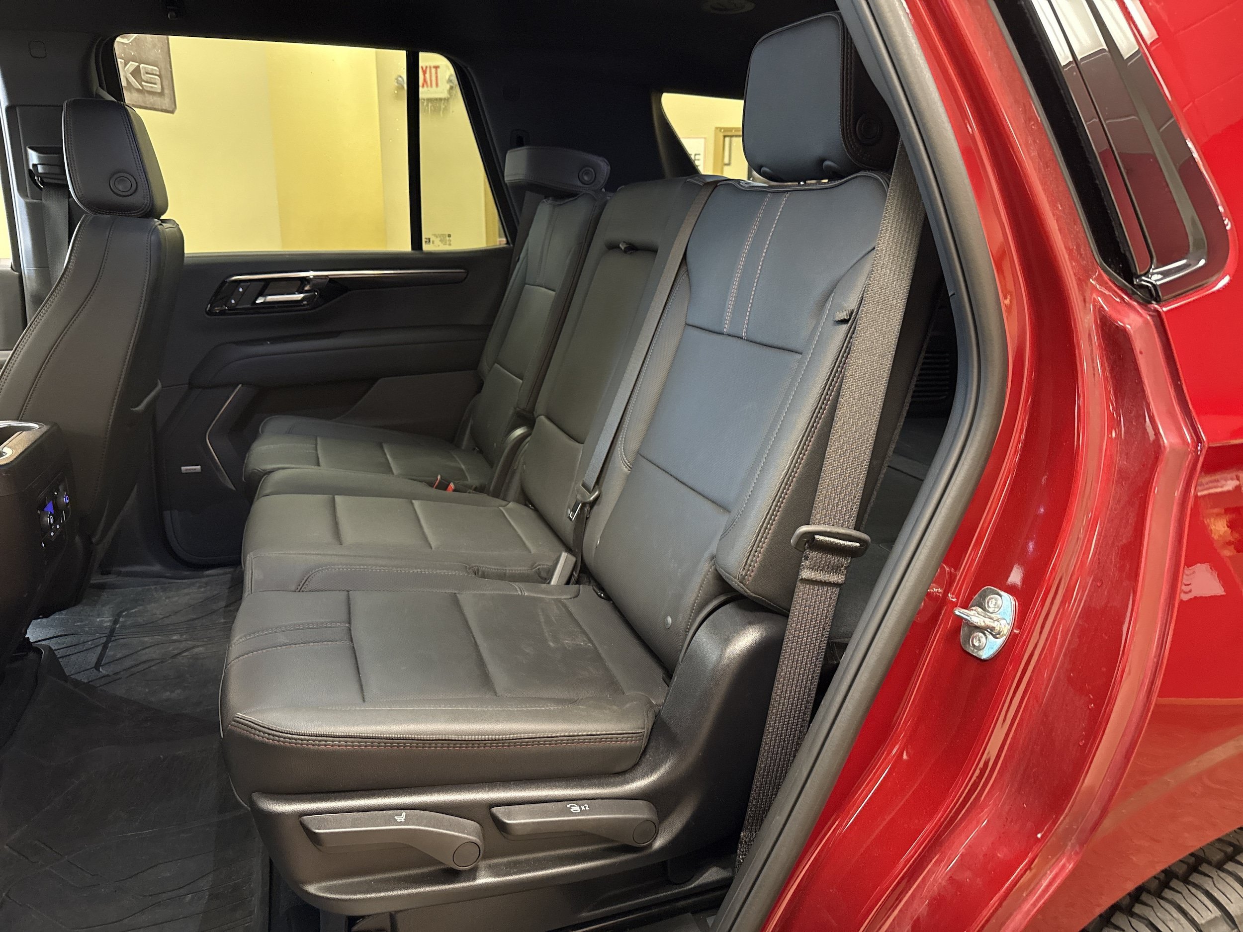 Used 2025 Chevrolet Tahoe RST w/ Comfort Package AWD/4WD image 7