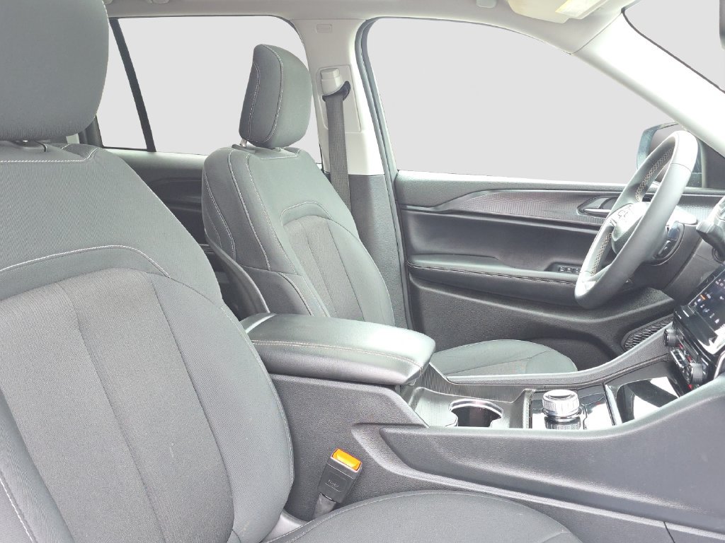Used 2023 Jeep Grand Cherokee Laredo X AWD/4WD image 20