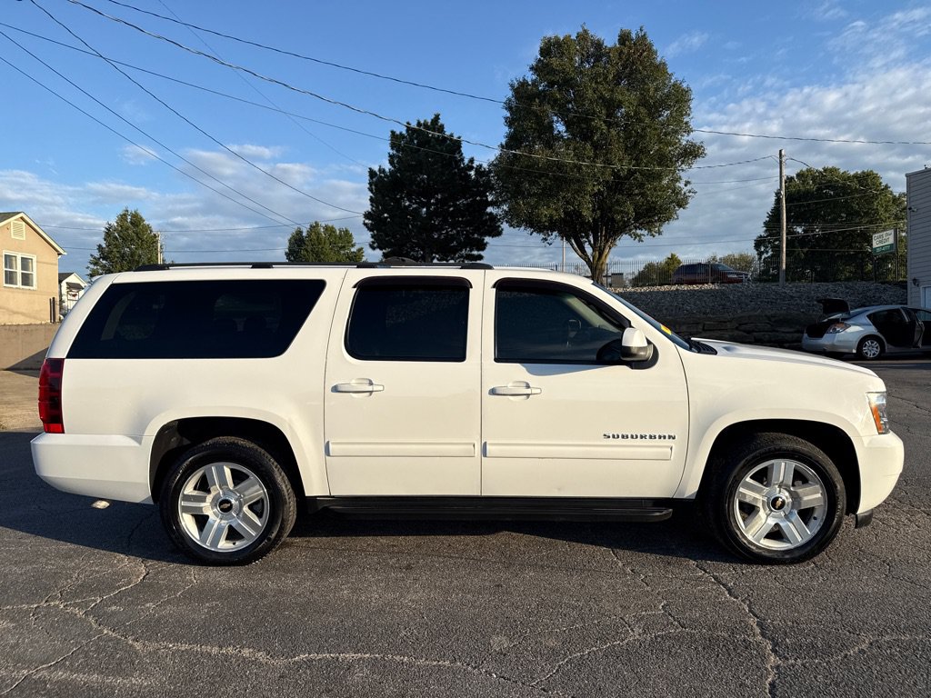Used 2014 Chevrolet Suburban LS RWD image 5