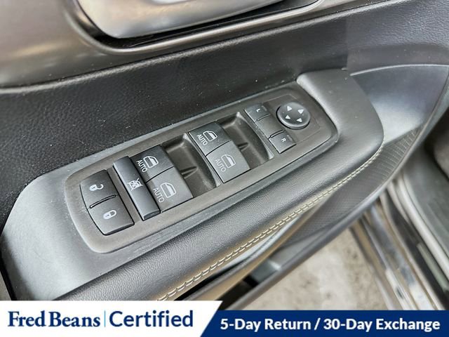 Used 2025 Chrysler Pacifica Select image 18