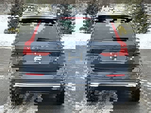 Used 2023 Volvo XC60 T8 Ultimate w/ Climate Package image 4