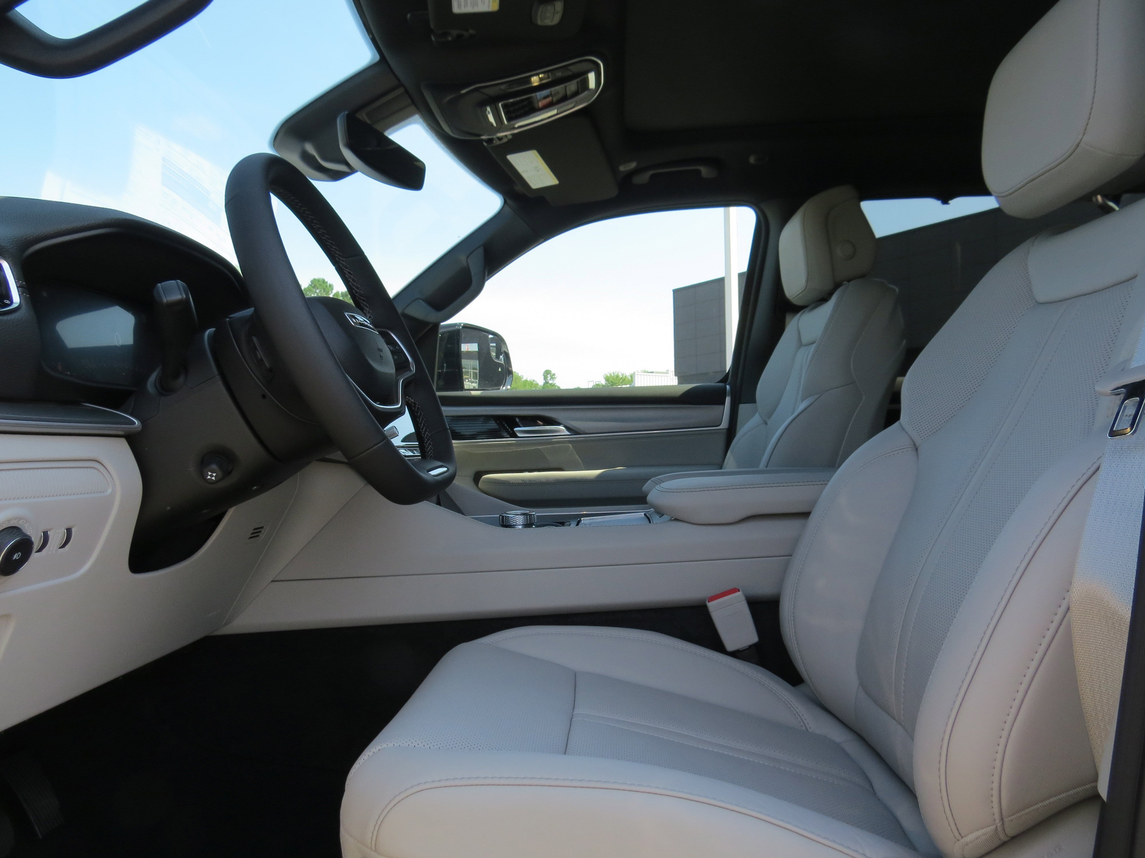 New 2025 Jeep Wagoneer L Series II w/ Convenience Group I image 20