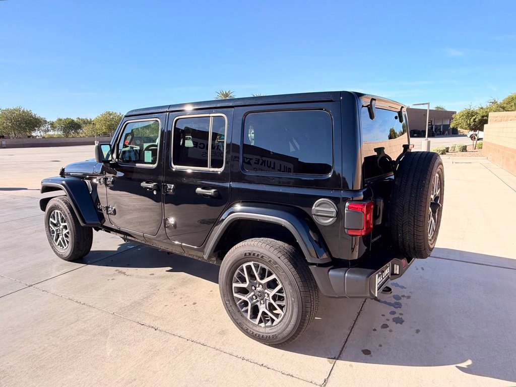Used 2025 Jeep Wrangler Unlimited Sahara AWD/4WD image 7