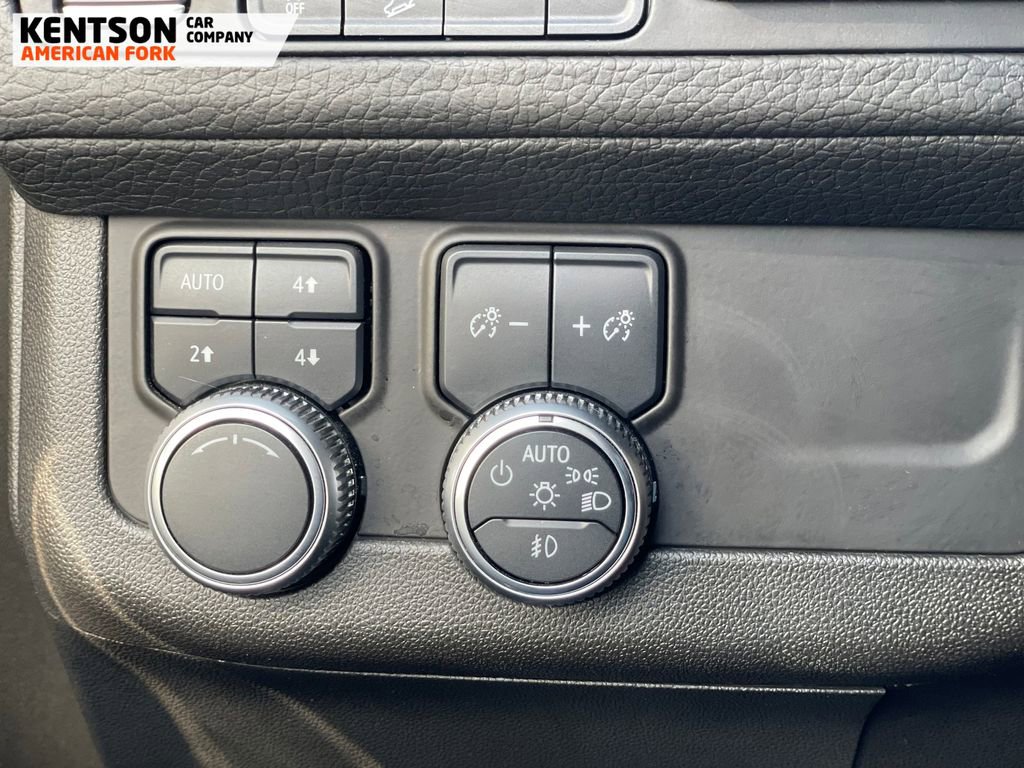 Used 2021 GMC Yukon Denali w/ Denali Premium Package AWD/4WD image 23