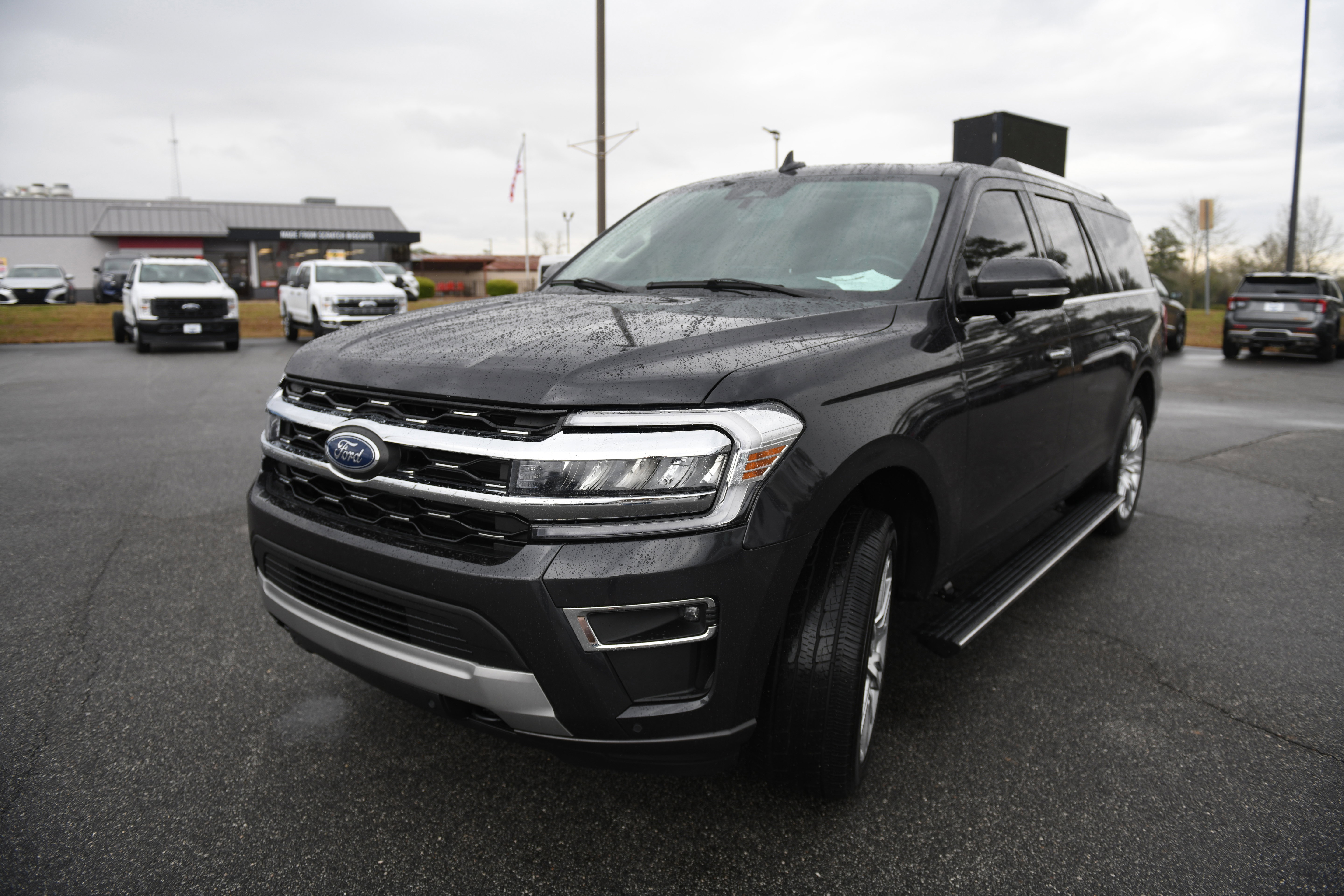 Used 2024 Ford Expedition Max Limited image 8