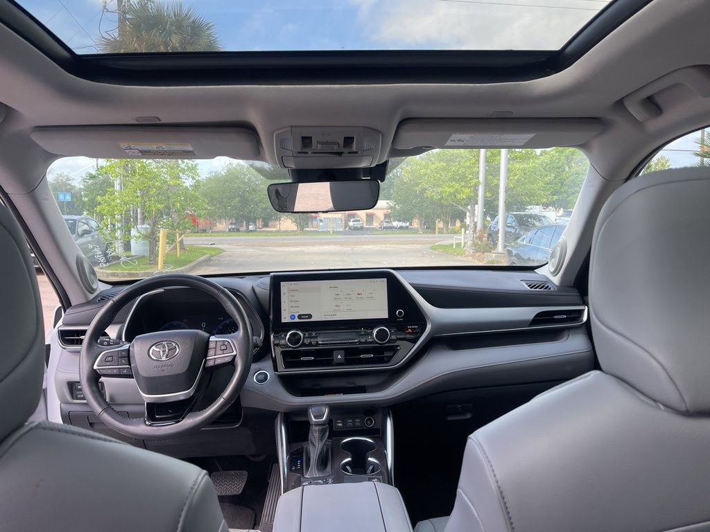 Used 2023 Toyota Highlander Platinum image 12