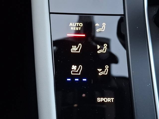 Certified 2026 Porsche Macan AWD/4WD image 27