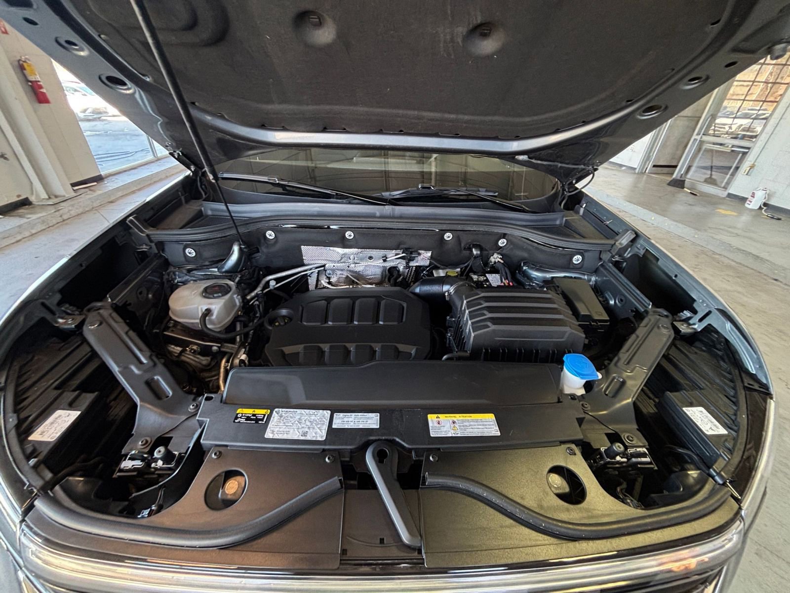 Used 2025 Volkswagen Atlas Cross Sport SE image 36