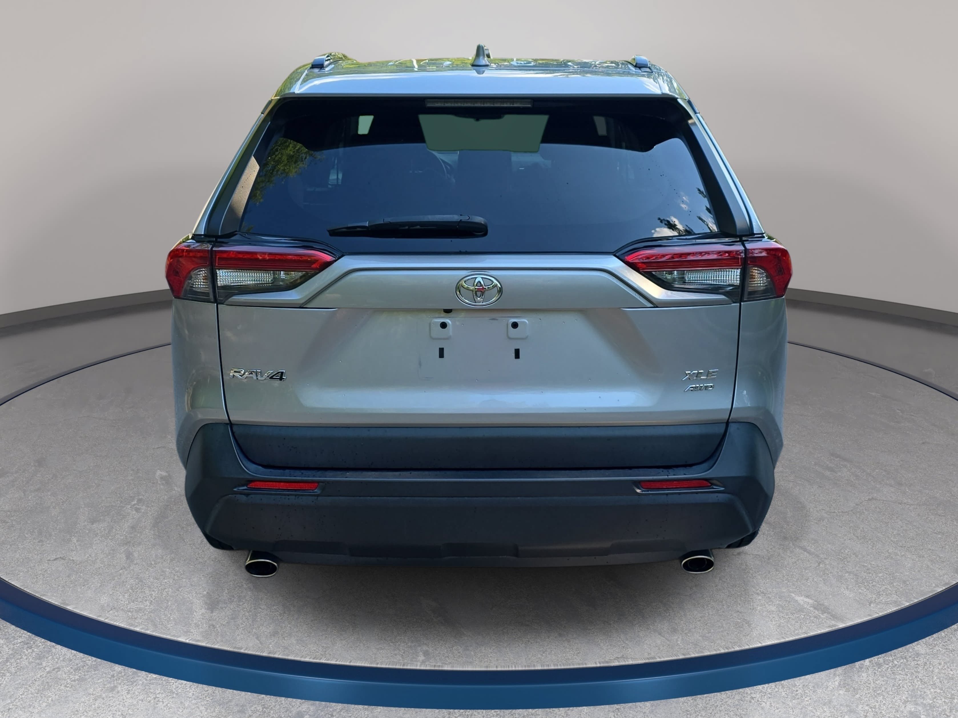 Used 2022 Toyota RAV4 XLE AWD/4WD image 6
