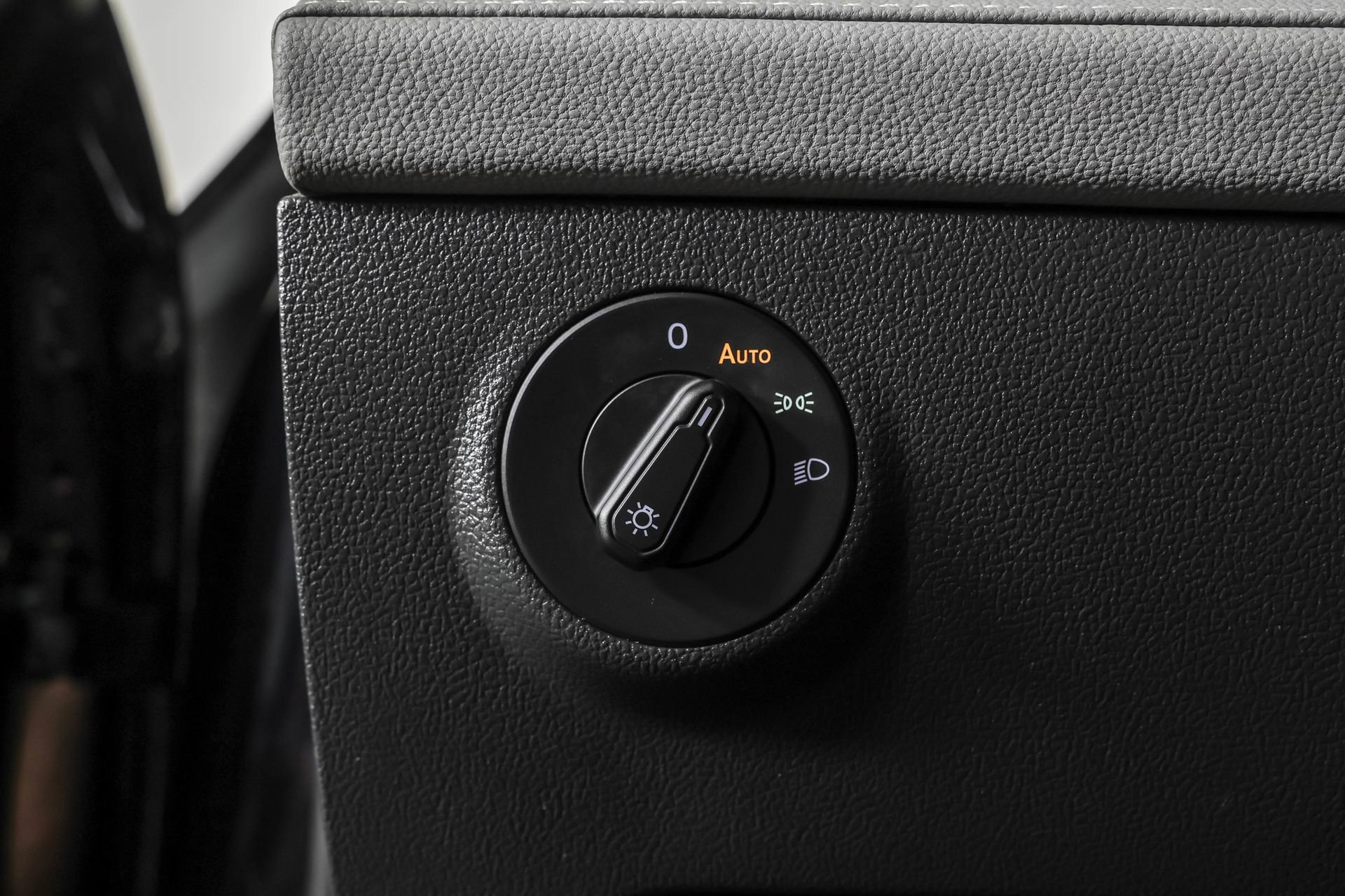 Used 2022 Volkswagen Taos SEL w/ Panoramic Sunroof Package image 28