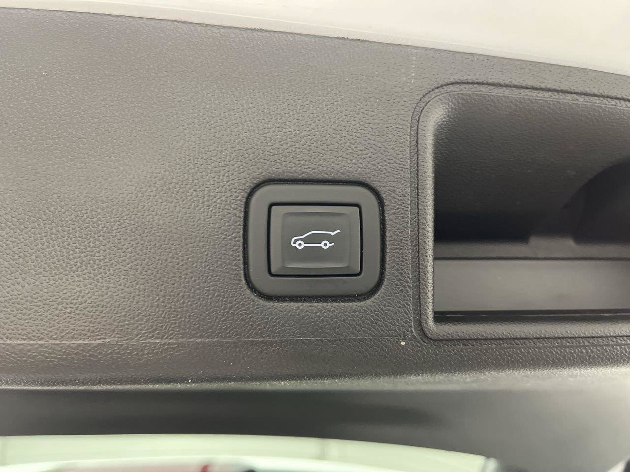 Certified 2024 GMC Terrain AT4 w/ Tech Package AWD/4WD image 32
