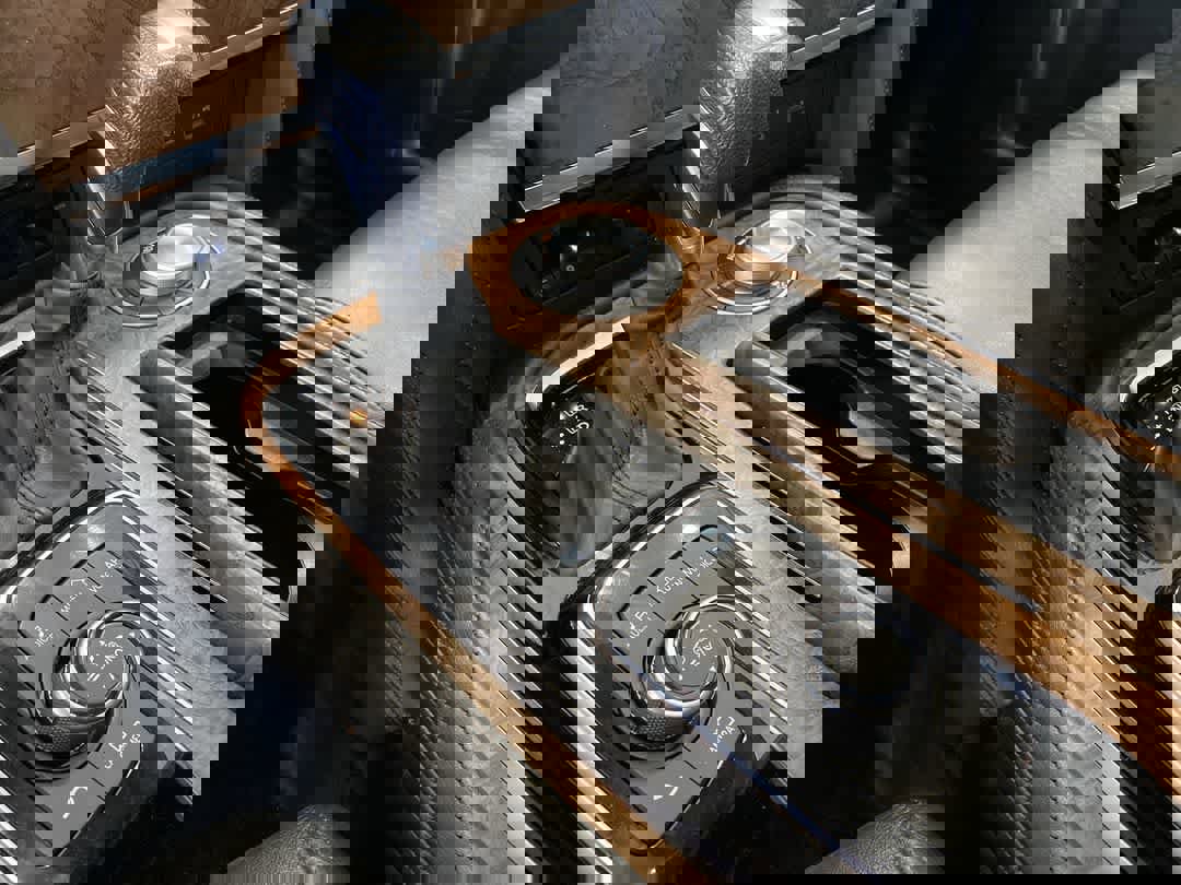 Used 2022 Nissan Armada SL w/ Captain's Chairs Package image 19