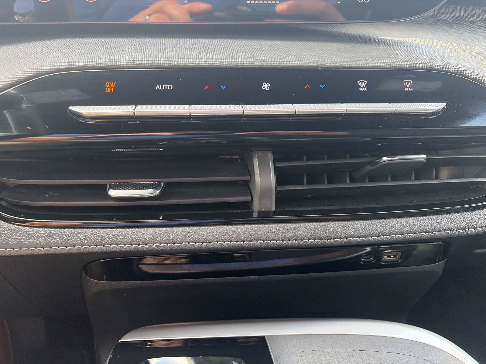 Certified 2025 Buick Enclave Preferred FWD image 27