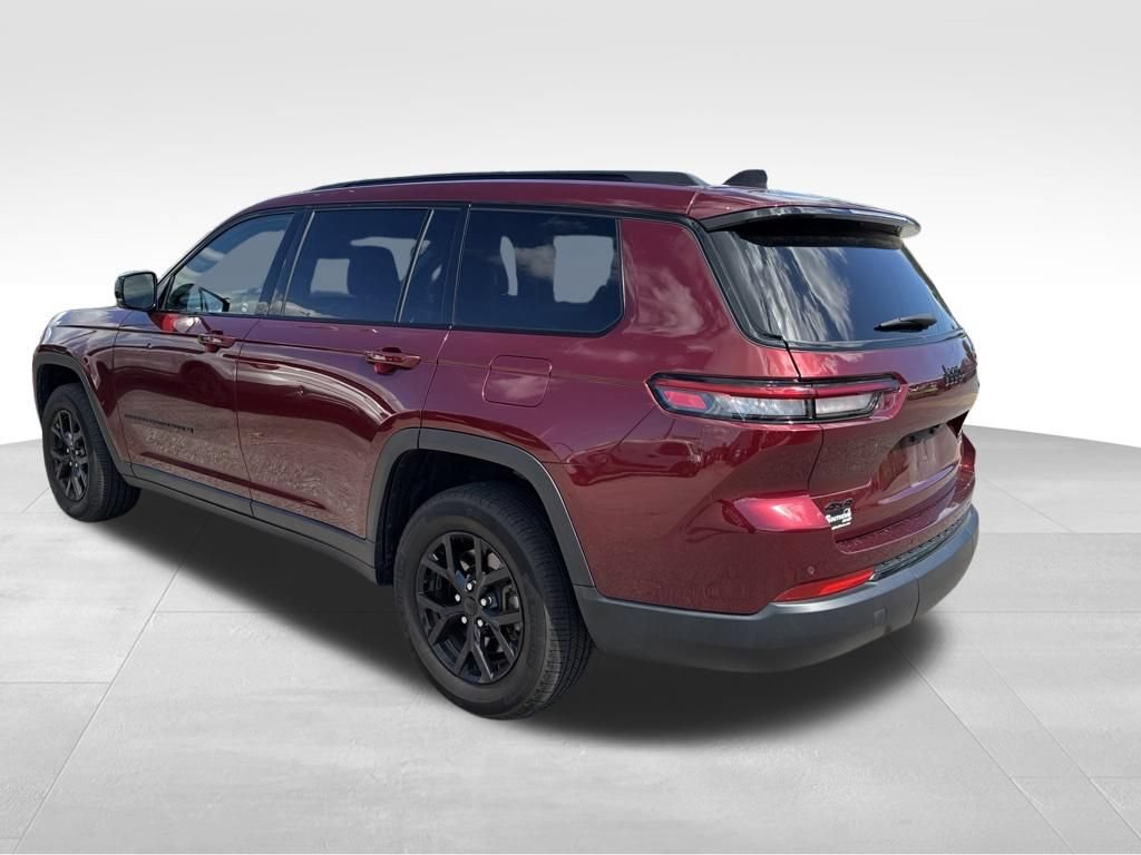 Used 2024 Jeep Grand Cherokee L Laredo AWD/4WD image 3