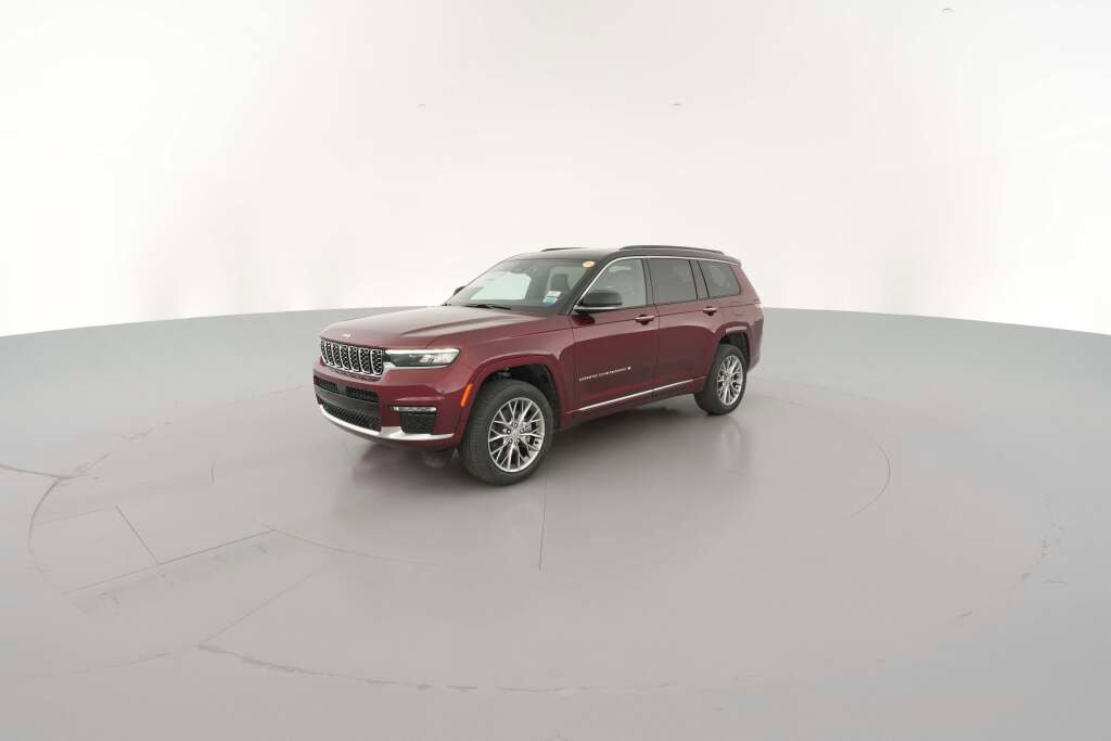 New 2025 Jeep Grand Cherokee L Summit w/ Luxury Tech Group V image 4