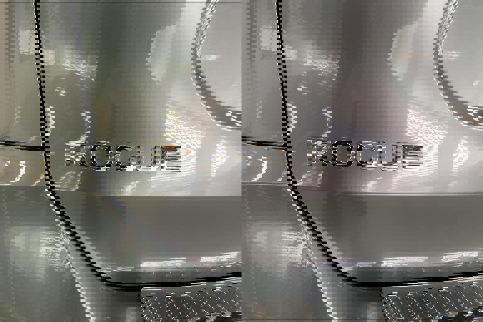 Used 2018 Nissan Rogue SV w/ Premium Package image 7