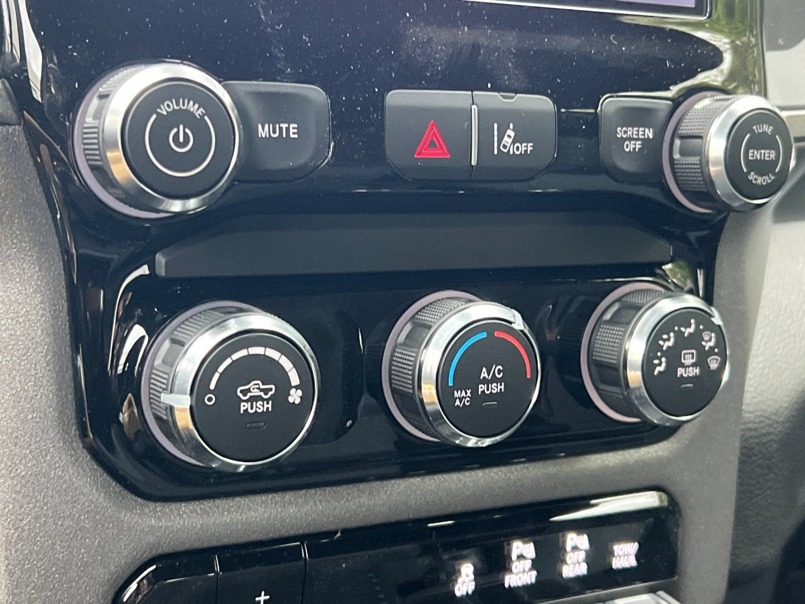 New 2026 RAM 1500 Express AWD/4WD image 19